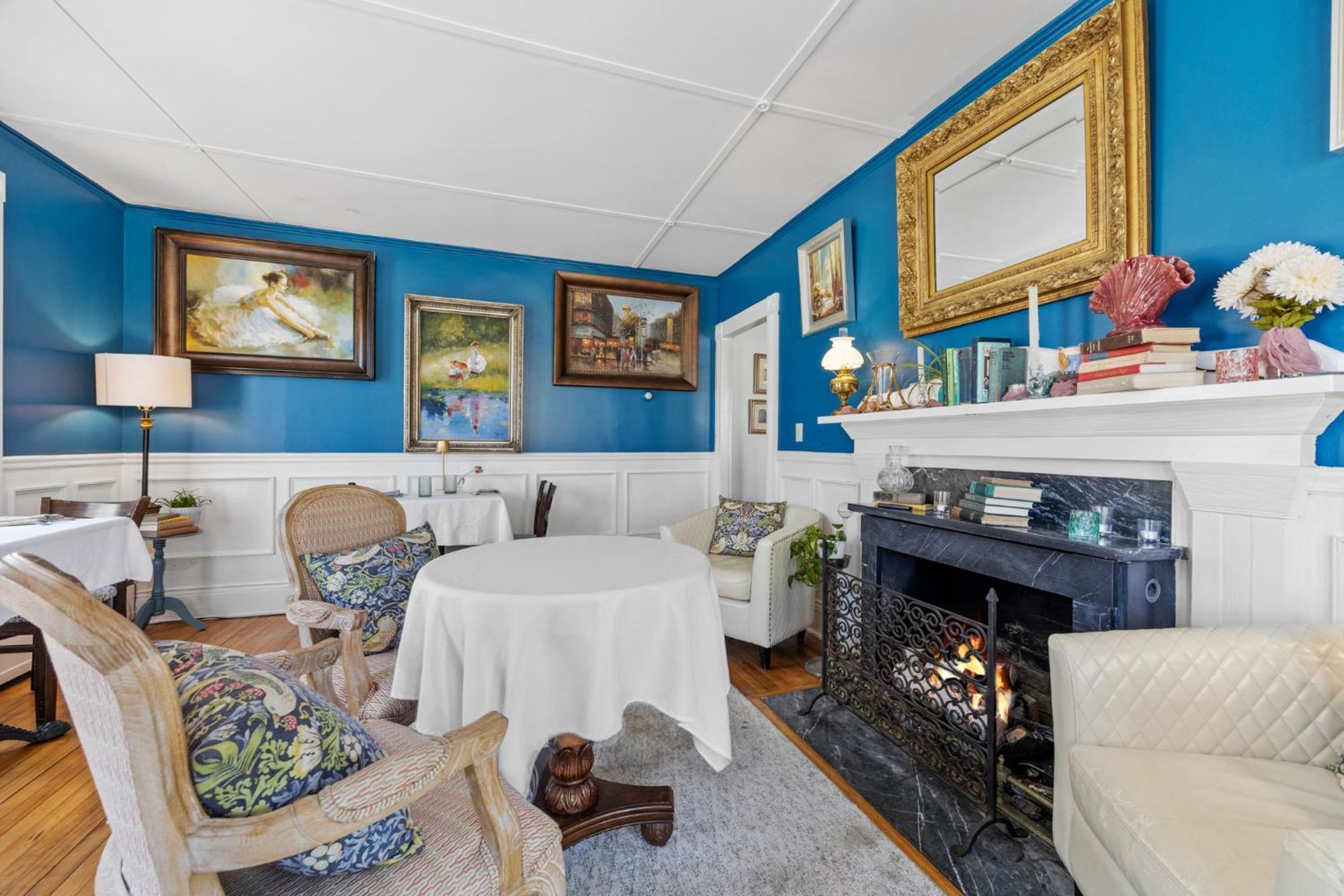 Inn Hartstone