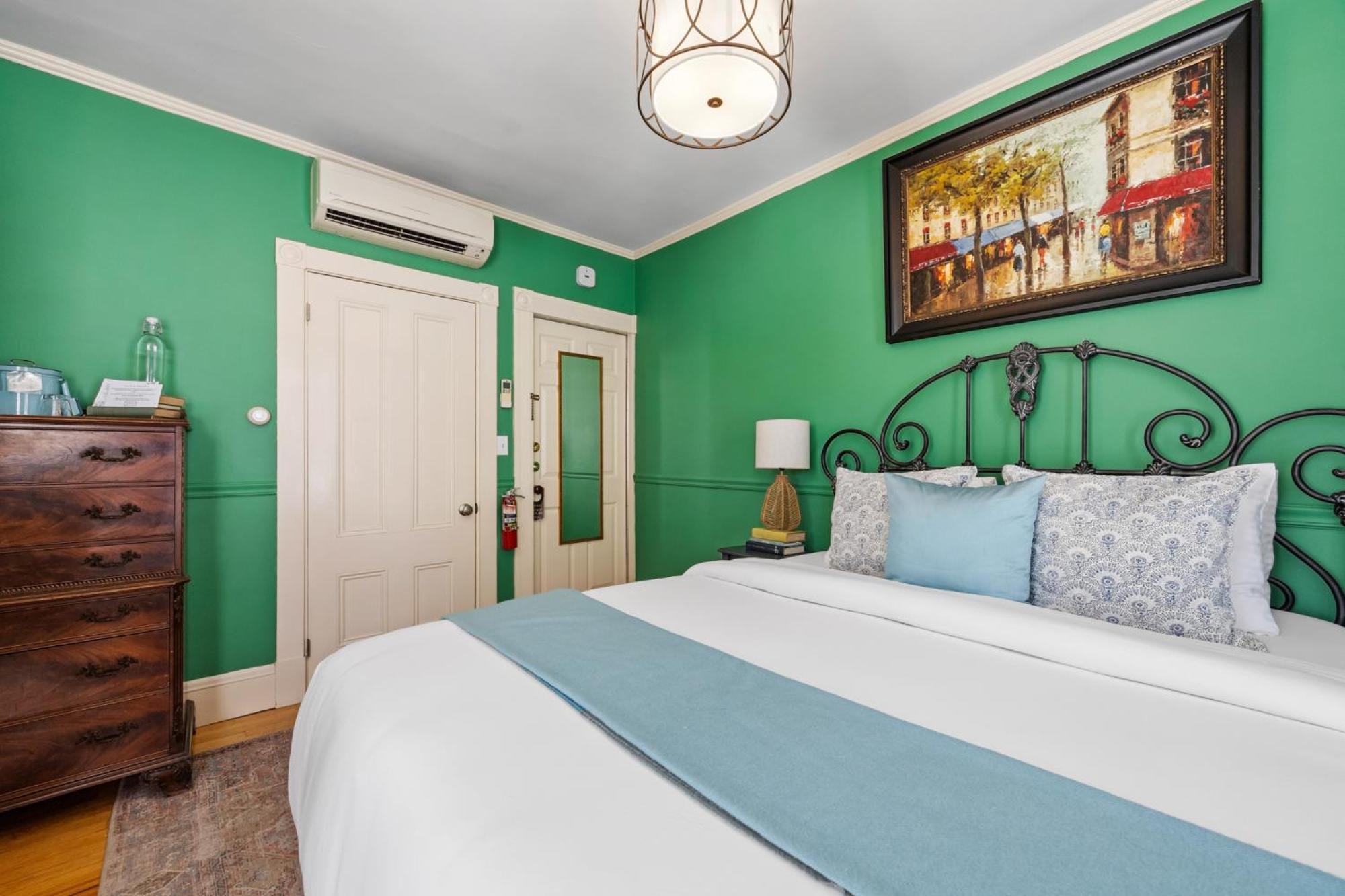 Inn Hartstone