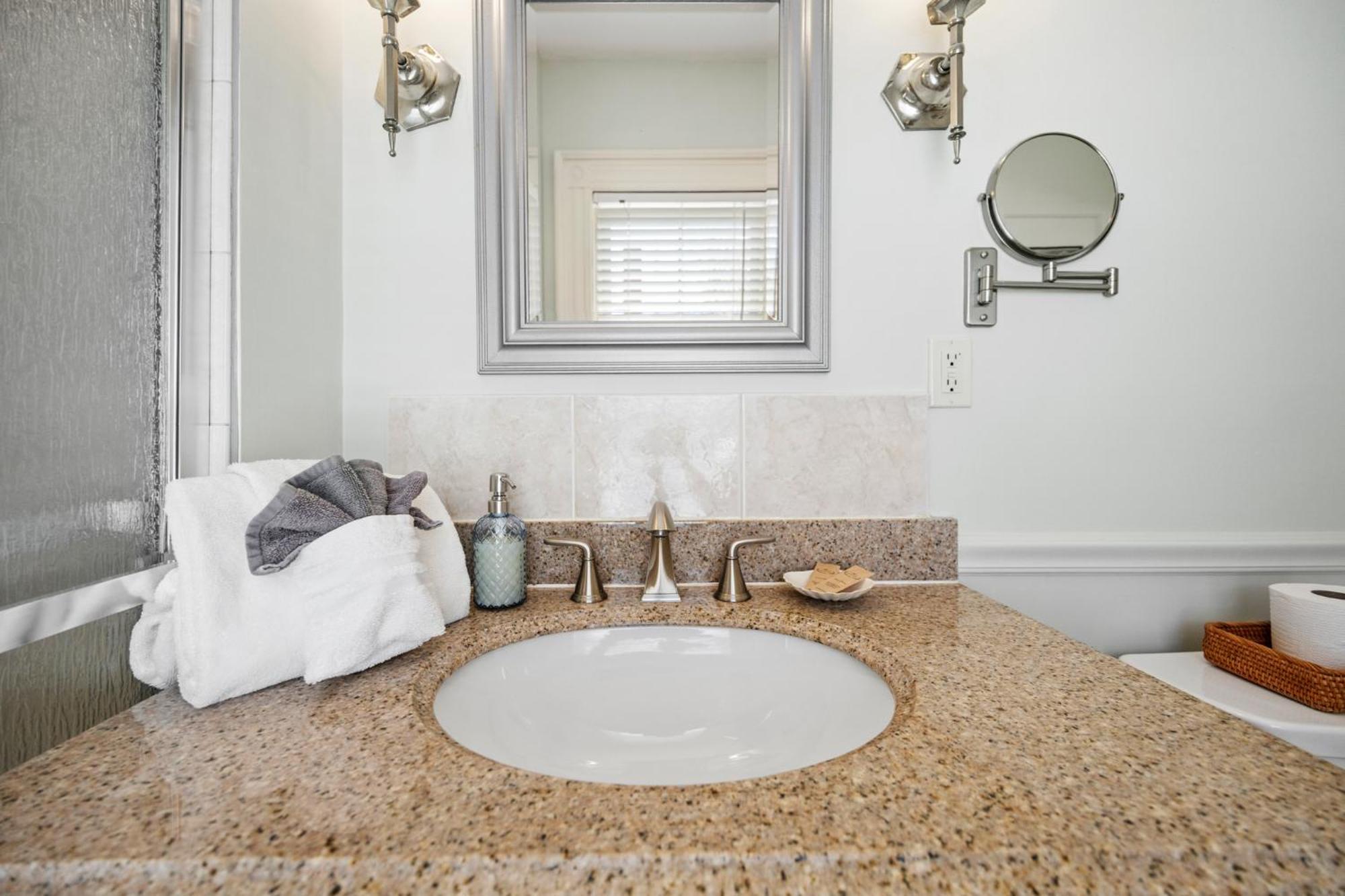Hartstone Inn 4*